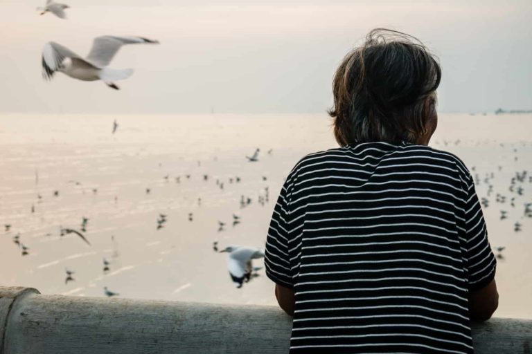 7 ways to help tackle feelings of loneliness